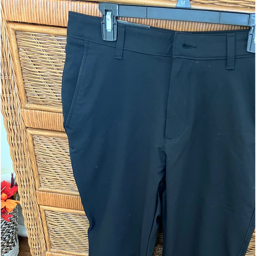 Under Armour Men’s Chino Pants Black Straight Leg  Golf pant NWT Size 32/30.